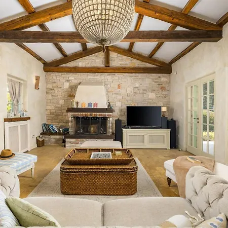 Lavanda Villa *