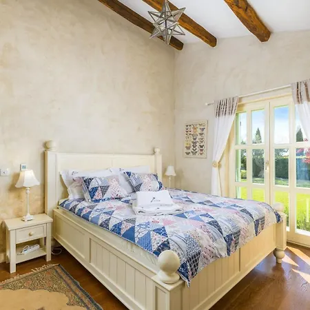 Lavanda Villa *